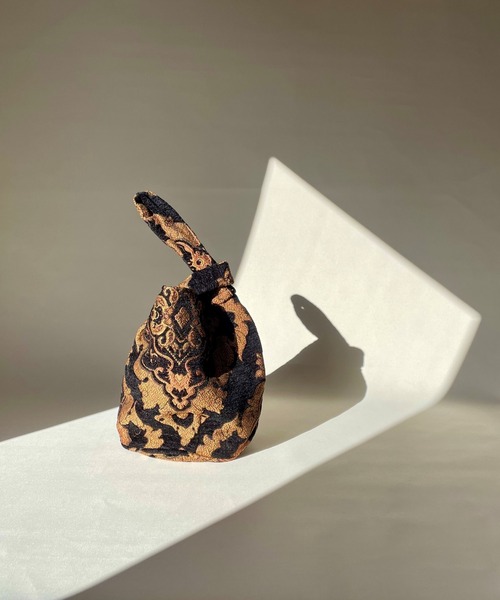 MAISON mou（メゾンムー）の「【Swaraj/スワラージ】ゴブラン調ワンタッチトート（トートバッグ・レディース・ブラック系その他/ベージュ/パープル系その他/レッド系その他・FREE）」の2枚目の写真