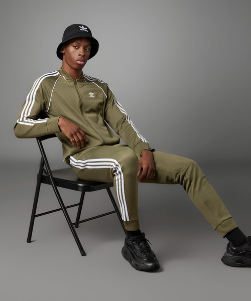 adidas（アディダス）の「アディカラー クラシックス SST