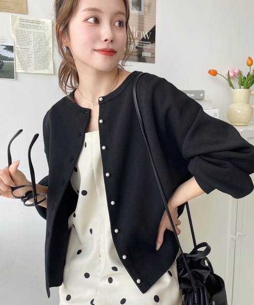 moment+（モーメントプラス）の「前後2WAYパール釦スポンジニット