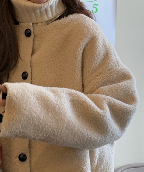 DAY CLOSET(デイ クローゼット)の「レディース オーバーサイズボアジャケット+チェック柄ベストセットアップ 2点セット(ブルゾン・レディース・ホワイト×レッド・ONE SIZE)」の5枚目の写真