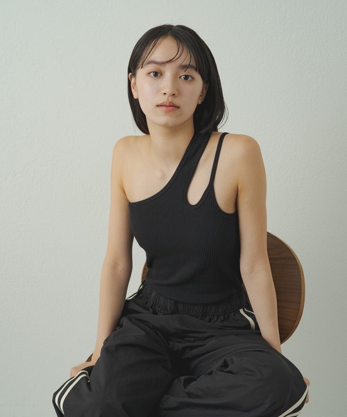 earthy（アーシー）の「【earthy_】リブワンショルデザインタンクトップ（タンクトップ・レディース・アイボリー/ブラック・S/M）」の10枚目の写真