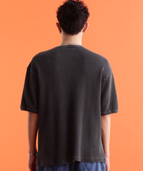 Schott(ショット)の「schott/ショット/THERMAL PIGMENT O/D S/S T-SHIRT/サーマル オーバーダイ Tシャツ(Tシャツ/カットソー・メンズ・ブラック/ブルーグレー/ブラウン系その他/セージグリーン/ナチュラル・M/L/XL/2XL)」の7枚目の写真