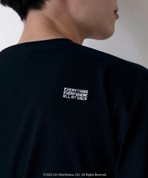 SHIPS（シップス）の「SHIPS: A24 × EEAAO × SHIPS ロゴ Tシャツ（T