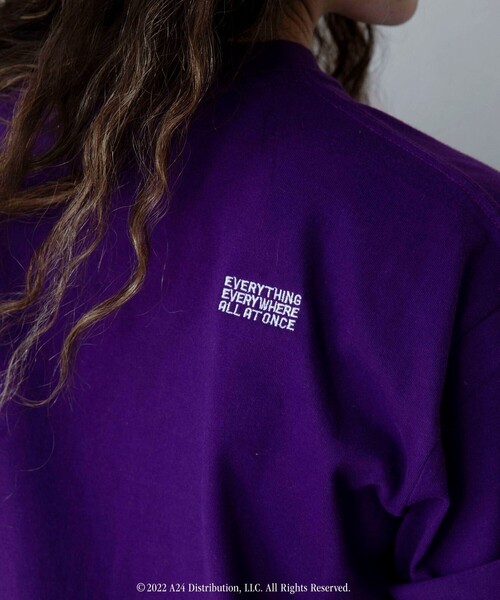 SHIPS（シップス）の「SHIPS: A24 × EEAAO × SHIPS ロゴ Tシャツ