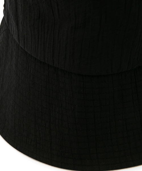 VIS(ビス)の「【UVカット・抗菌防臭】ワッシャーダウンブリムバケットハット(ハット・レディース・ブラック/オフホワイト・FREE)」の5枚目の写真