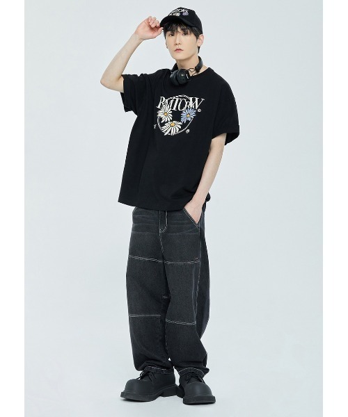 ROMANTIC CROWN（ロマンティッククラウン）の「A'GEM/9 × .kom『ROMANTIC CROWN/ロマンティッククラウン』ROUND FLOWER TEE SHIRT/ラウンドフラワー 半袖Tシャツ（Tシャツ/カットソー・レディース・ライトグレー/ブラック・M/L）」の5枚目の写真