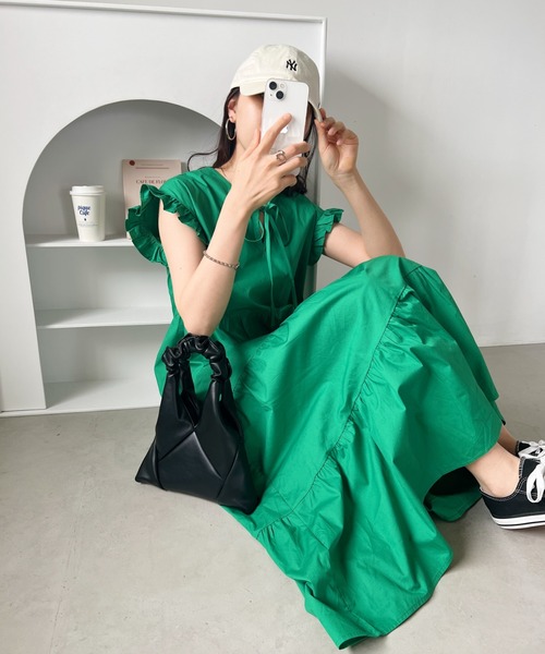 CLEA（クレア）の「キーネックリボン ギャザーティアードワンピース（ワンピース・レディース・ブラック/ホワイト/グリーン・FREE）」の3枚目の写真