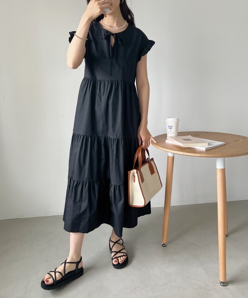 CLEA（クレア）の「キーネックリボン ギャザーティアードワンピース（ワンピース・レディース・ブラック/ホワイト/グリーン・FREE）」の17枚目の写真