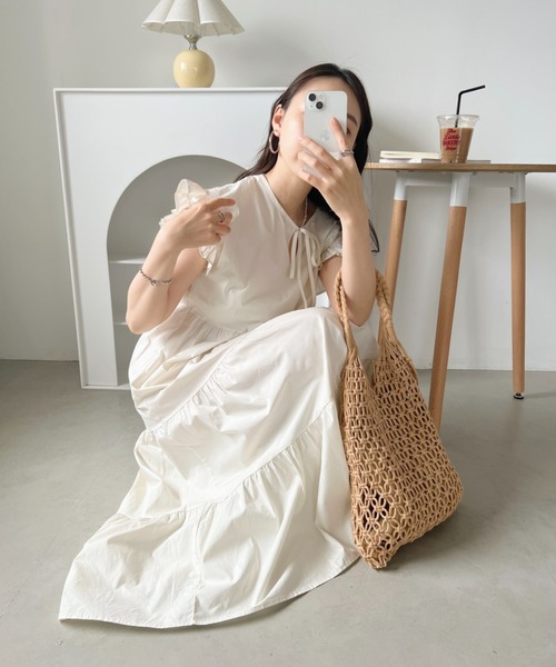 CLEA（クレア）の「キーネックリボン ギャザーティアードワンピース（ワンピース・レディース・ブラック/ホワイト/グリーン・FREE）」の16枚目の写真