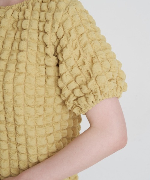 A de a.v.v（アードアー・ヴェ・ヴェ）の「ポコポコボリューム袖プルオーバー（Tシャツ/カットソー・レディース・イエロー/アイボリー/ブラック・39）」の7枚目の写真