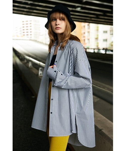 SLY（スライ）の「LOOSE OVER ARMSLIT STRIPE SH ルーズ オーバーサイズ アームスリット ストライプ シャツ ビッグサイズ（シャツ/ブラウス・レディース・ブルー系その他/ブラック系その他2・FREE）」の12枚目の写真