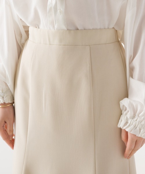 OMNES(オムネス)の「エステルリネンライクロングフレアスカート(スカート・レディース・ブラック/カーキ/アイボリー/グレイッシュベージュ・FREE)」の5枚目の写真