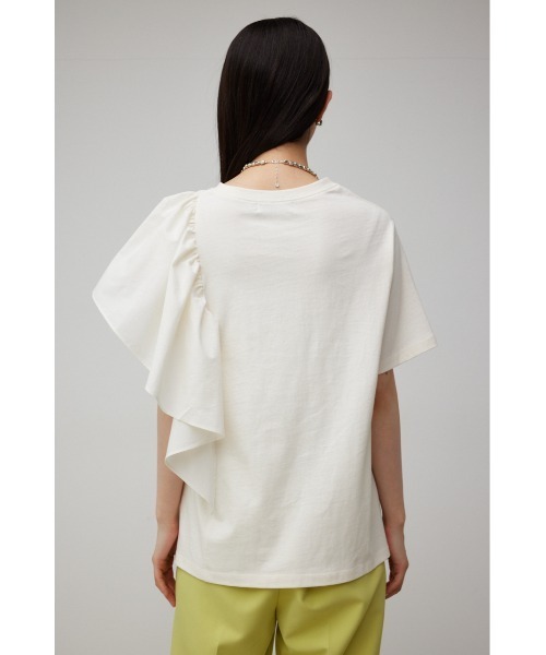 AZUL by moussy（アズールバイマウジー）の「SIDE RUFFLE ASYMMETRY TOPS/サイドラッフルアシンメトリートップス（Tシャツ/カットソー・レディース・ライトブルー/ブラック/オフホワイト・SMALL/MEDIUM）」の4枚目の写真