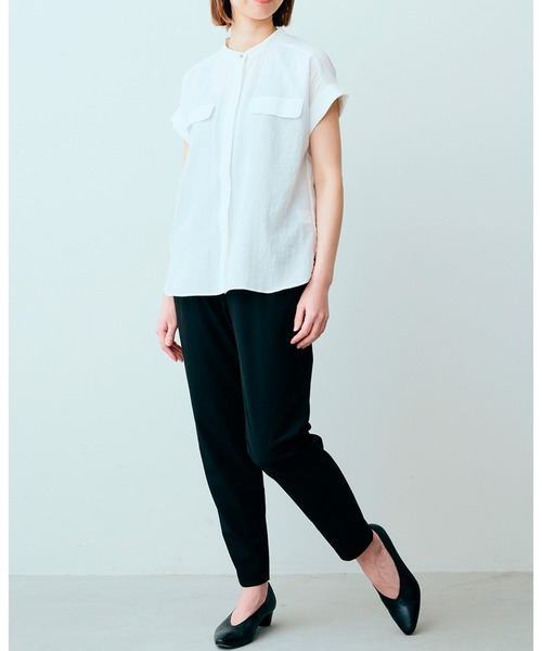 IEDIT（イディット）の「ＩＥＤＩＴ　スマートに決まる比翼仕立てのスタンドカラーブラウス（シャツ/ブラウス・レディース・ホワイト/ネイビー/グレイッシュベージュ・MEDIUM/LARGE/X-LARGE/XX-LARGE/SMALL/XXX-LARGE）」の8枚目の写真