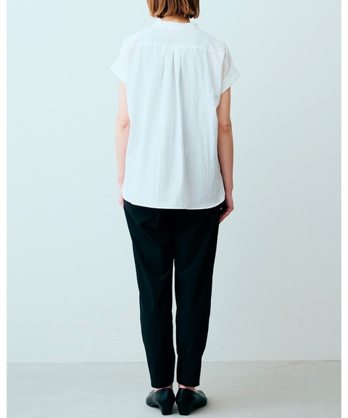 IEDIT（イディット）の「ＩＥＤＩＴ　スマートに決まる比翼仕立てのスタンドカラーブラウス（シャツ/ブラウス・レディース・ホワイト/ネイビー/グレイッシュベージュ・MEDIUM/LARGE/X-LARGE/XX-LARGE/SMALL/XXX-LARGE）」の11枚目の写真