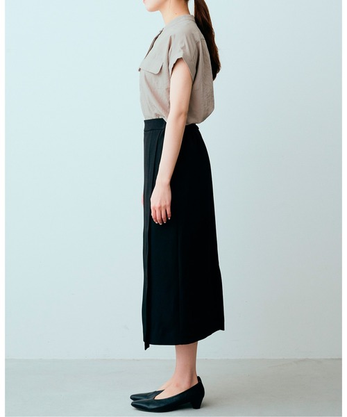 IEDIT（イディット）の「ＩＥＤＩＴ　スマートに決まる比翼仕立てのスタンドカラーブラウス（シャツ/ブラウス・レディース・ホワイト/ネイビー/グレイッシュベージュ・MEDIUM/LARGE/X-LARGE/XX-LARGE/SMALL/XXX-LARGE）」の14枚目の写真