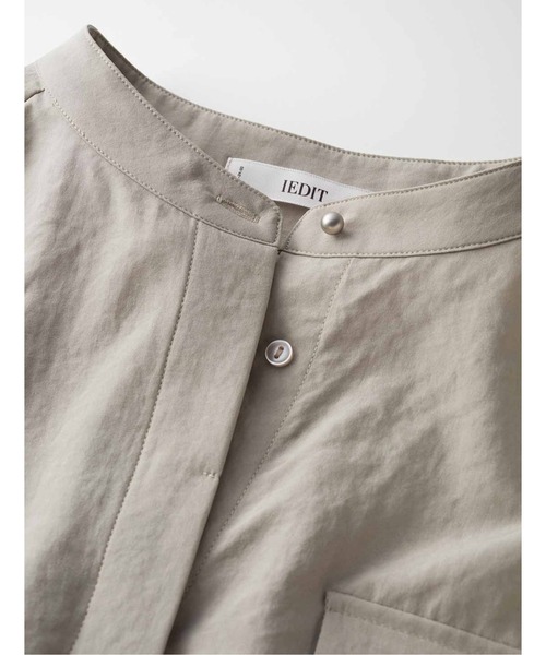 IEDIT（イディット）の「ＩＥＤＩＴ　スマートに決まる比翼仕立てのスタンドカラーブラウス（シャツ/ブラウス・レディース・ホワイト/ネイビー/グレイッシュベージュ・MEDIUM/LARGE/X-LARGE/XX-LARGE/SMALL/XXX-LARGE）」の21枚目の写真
