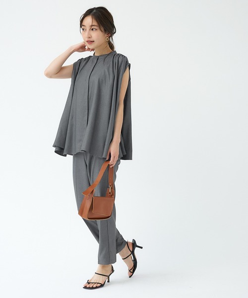 セットアップ対応リネンタッチ比翼ノースリーブブラウス