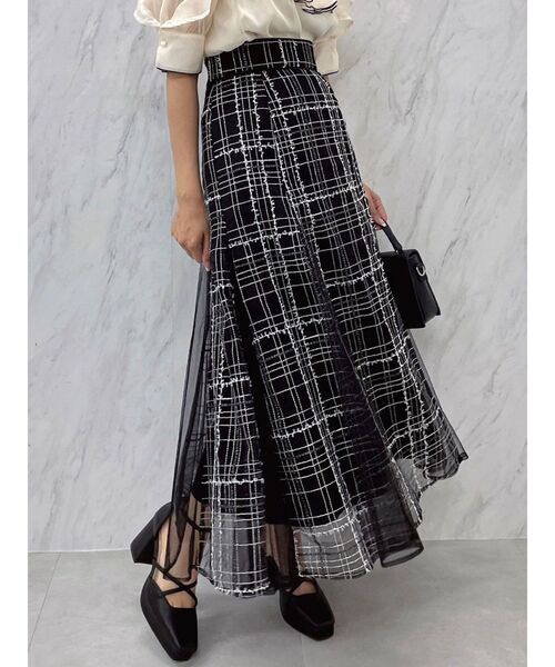 dazzlin（ダズリン）の「エンブロイダリーツイードライクシアースカート（スカート・レディース・ベージュ/ブラック/オフホワイト・SMALL/MEDIUM）」の3枚目の写真