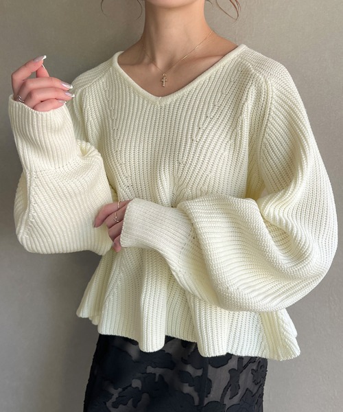 JUNOAH（ジュノア）の「Vネックペプラム畦ニット（ニット/セーター