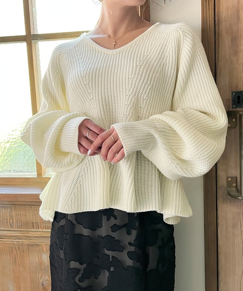 JUNOAH（ジュノア）の「Vネックペプラム畦ニット（ニット/セーター・レディース・ブラック/アイボリー/グレイッシュベージュ・FREE）」の6枚目の写真