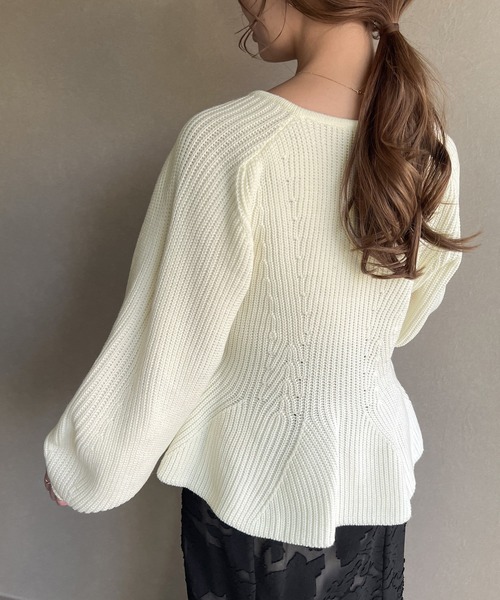 JUNOAH（ジュノア）の「Vネックペプラム畦ニット（ニット/セーター・レディース・ブラック/アイボリー/グレイッシュベージュ・FREE）」の7枚目の写真