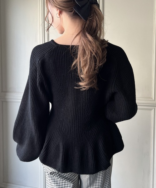 JUNOAH（ジュノア）の「Vネックペプラム畦ニット（ニット/セーター・レディース・ブラック/アイボリー/グレイッシュベージュ・FREE）」の10枚目の写真