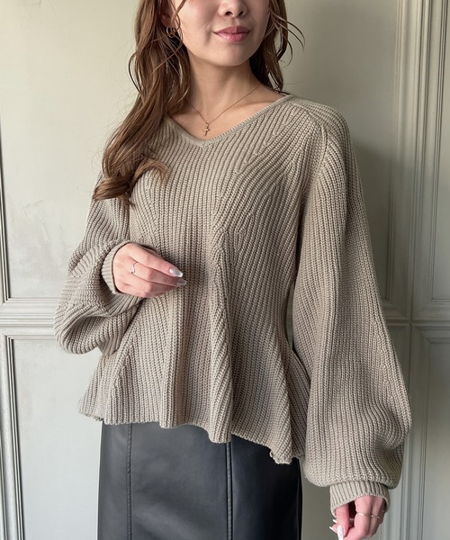 JUNOAH（ジュノア）の「Vネックペプラム畦ニット（ニット/セーター・レディース・ブラック/アイボリー/グレイッシュベージュ・FREE）」の14枚目の写真