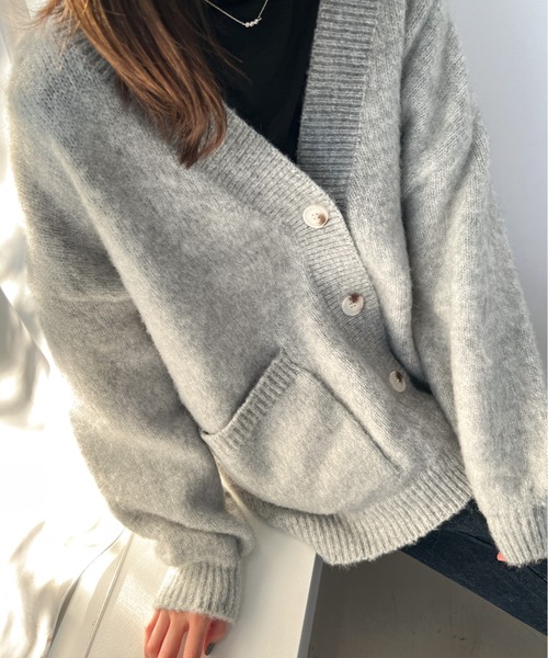 Olu.（オルドット）の「ボリュームカラーニットカーディガン（カーディガン/ボレロ・レディース・グリーン/ベージュ系その他/ライトグレー/ライトブルー/パープル・FREE）」の16枚目の写真