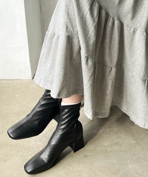 SallyLunn(サリーラン)の「フェイクレザーショートブーツ(ブーツ・レディース・ブラック/アイボリー/ベージュ・MEDIUM/SMALL/LARGE)」の8枚目の写真