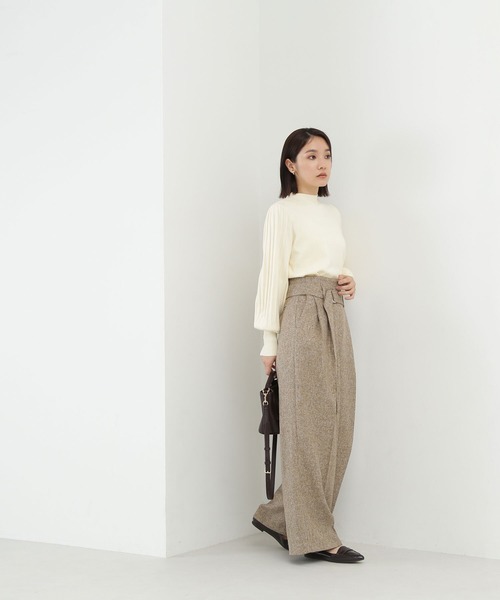 NATURAL BEAUTY BASIC（ナチュラルビューティーベーシック）の「◇プリーツスリーブハイネックニット（ニット/セーター・レディース・グレイッシュベージュ/オフホワイト/ブルー/チャコールグレー・FREE）」の7枚目の写真