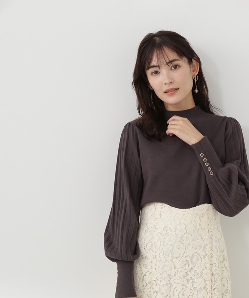 NATURAL BEAUTY BASIC（ナチュラルビューティーベーシック）の「◇プリーツスリーブハイネックニット（ニット/セーター・レディース・グレイッシュベージュ/オフホワイト/ブルー/チャコールグレー・FREE）」の14枚目の写真