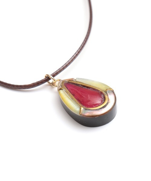 チチカカ（チチカカ）の「ドロップシェルネックレス（ネックレス・レディース・ブラック/レッド・FREE）」の8枚目の写真