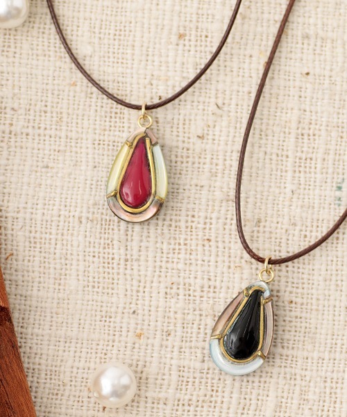 チチカカ（チチカカ）の「ドロップシェルネックレス（ネックレス・レディース・ブラック/レッド・FREE）」の3枚目の写真