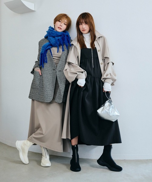 emmi（エミ）の「【emmi atelier】ブークレボリュームストール（マフラー・レディース・ブルー/ベージュ・FREE）」の3枚目の写真