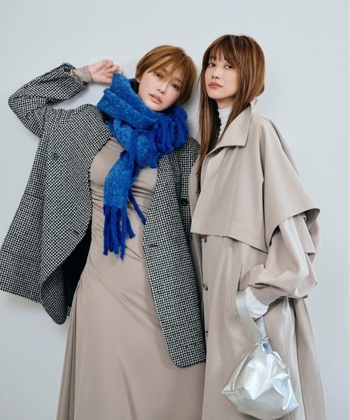 emmi（エミ）の「【emmi atelier】ブークレボリュームストール（マフラー・レディース・ブルー/ベージュ・FREE）」の8枚目の写真