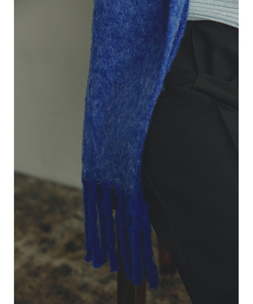 emmi（エミ）の「【emmi atelier】ブークレボリュームストール（マフラー・レディース・ブルー/ベージュ・FREE）」の9枚目の写真