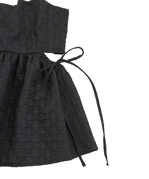 PUNYUS(プニュズ)の「カットアウトキャミソールチュニック(チュニック・レディース・ブラック/ホワイト・2/1/4/3)」の6枚目の写真