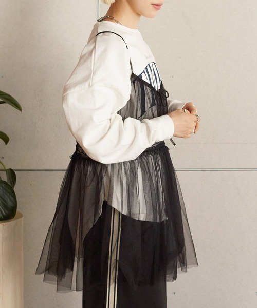 w closet(ダブルクローゼット)の「チュールオーバーキャミソール(チュニック・レディース・キナリ/オフホワイト/ブラック系/ブラック・FREE)」の14枚目の写真