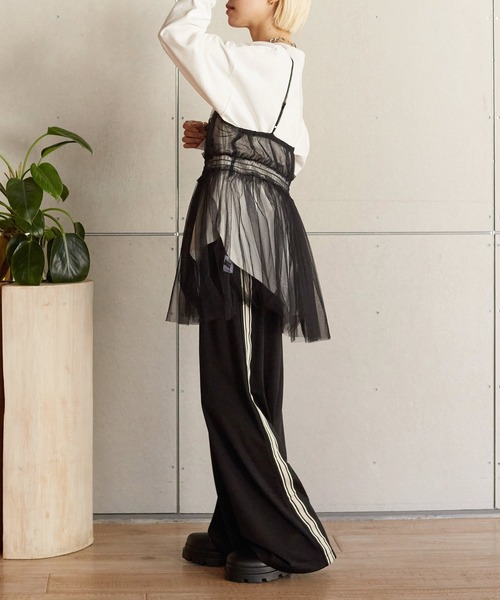 w closet(ダブルクローゼット)の「チュールオーバーキャミソール(チュニック・レディース・キナリ/オフホワイト/ブラック系/ブラック・FREE)」の19枚目の写真