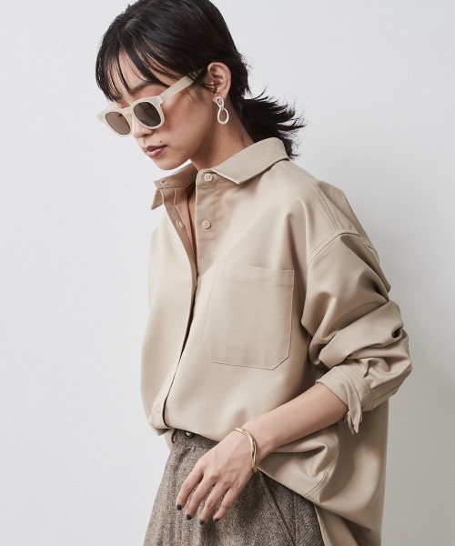 CHIC STYLE(シックスタイル)の「<大きいサイズ>T/Rシャツチュニック シックスタイル(シャツ/ブラウス・レディース・ベージュ/ブラック・L/4L/3L/LL/5L)」の5枚目の写真