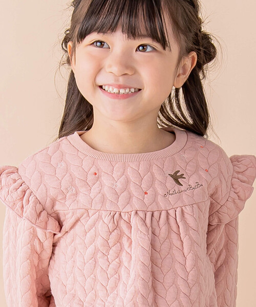 Noeil aime BeBe(ノイユエイムベベ)の「ケーブルジャガード肩フリルAライントレーナー(80~130cm)(スウェット・キッズ・グリーン/ピンク・130cm/90cm/100cm/110cm/120cm/80cm)」の4枚目の写真