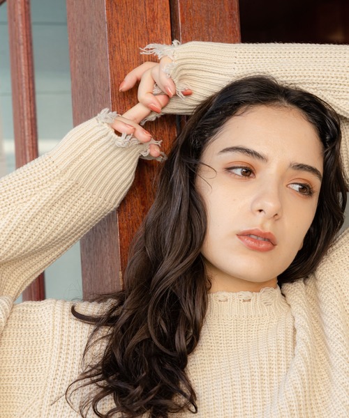 LAKOLE（ラコレ）の「5ゲージダメージニットチュニック / 995964（ニット/セーター・レディース・アイボリー/グレー/ライトグリーン・MEDIUM/SMALL）」の2枚目の写真