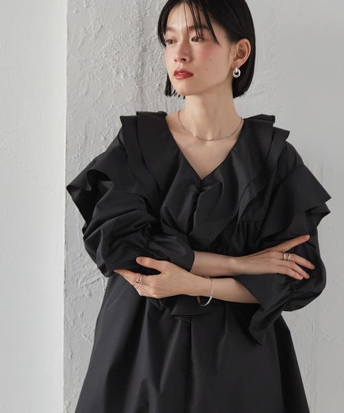 RANAN（ラナン）の「［26SS新色追加］ビッグカラーフリルブラウス（シャツ/ブラウス・レディース・ブルー/オフホワイト/チャコール/コーラルピンク/ブラック/ブルー系その他・M/L/LL）」の18枚目の写真