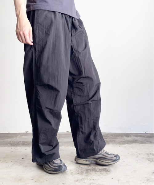 COMMON WARE(コモンウェアー)の「COMMONWARE:ナイロンワッシャーパラシュートパンツ(カーゴパンツ・レディース・オフホワイト/カーキ/ブラック・XL/L/M)」の11枚目の写真