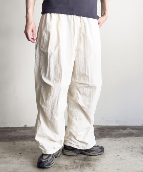 COMMON WARE(コモンウェアー)の「COMMONWARE:ナイロンワッシャーパラシュートパンツ(カーゴパンツ・レディース・オフホワイト/カーキ/ブラック・XL/L/M)」の6枚目の写真