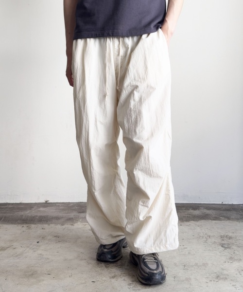 COMMON WARE(コモンウェアー)の「COMMONWARE:ナイロンワッシャーパラシュートパンツ(カーゴパンツ・レディース・オフホワイト/カーキ/ブラック・XL/L/M)」の9枚目の写真