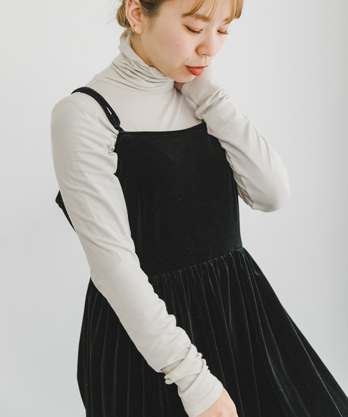 ITEMS URBANRESEARCH（アイテムズ アーバンリサーチ）の「リブタートルネックカットソー（Tシャツ/カットソー・レディース・グリーン/オフホワイト/グレー系その他/ブラック・FREE）」の4枚目の写真