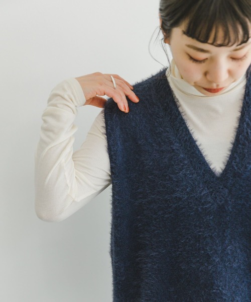 ITEMS URBANRESEARCH（アイテムズ アーバンリサーチ）の「リブタートルネックカットソー（Tシャツ/カットソー・レディース・グリーン/オフホワイト/グレー系その他/ブラック・FREE）」の6枚目の写真