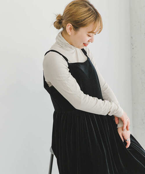 ITEMS URBANRESEARCH（アイテムズ アーバンリサーチ）の「リブタートルネックカットソー（Tシャツ/カットソー・レディース・グリーン/オフホワイト/グレー系その他/ブラック・FREE）」の13枚目の写真